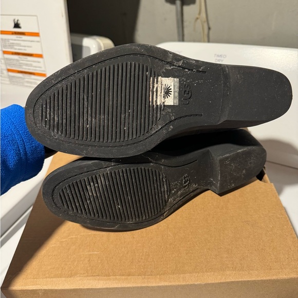 Ugg Waterproof Booties. Size 8 - Picture 3 of 4